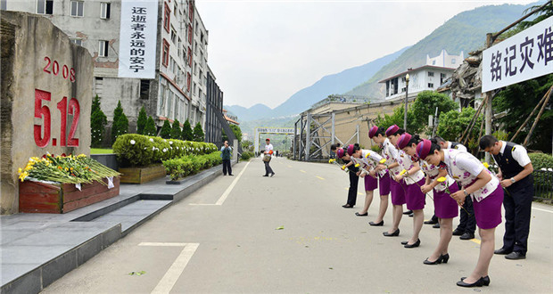 汶川地震8周年：动车乘务员北川悼念遇难同胞