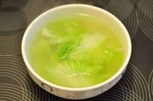 吃辣条吃多了,喝清水和吃白菜,早睡觉能治好病