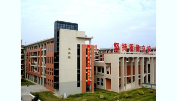 厦门工商旅游学校是2008年新组建的中专学校.