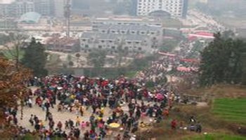 他常常独自站在望王山上面对长安方向祈祷国泰民安,从此太子年年正月