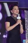 <em>杨丽萍</em>霸气龙袍风味十足 张靓颖献唱秀长腿/图