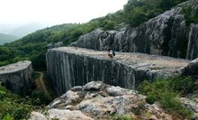 阳山巨大碑材