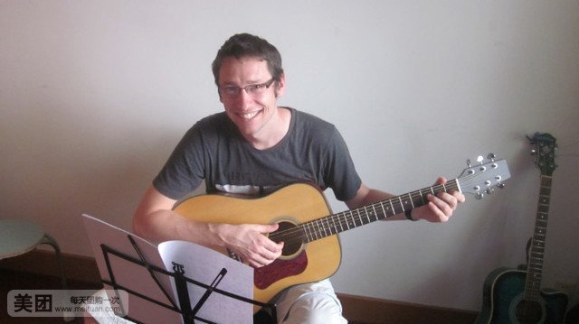 初级吉他课程套餐,提供免费WiFi