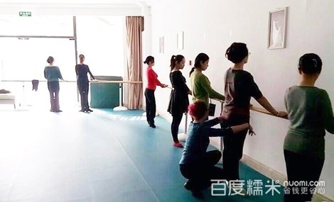 体验课程8节!专业舞蹈培训中心,排练大厅宽敞
