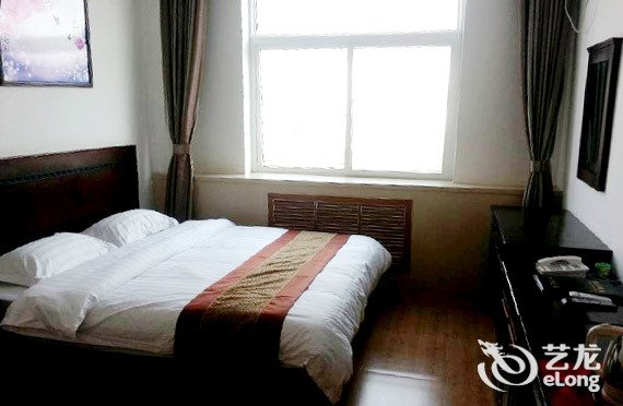 宾馆大床房位于1晚+免费wifi!商务住宿西部中关唐悠附近美食图片