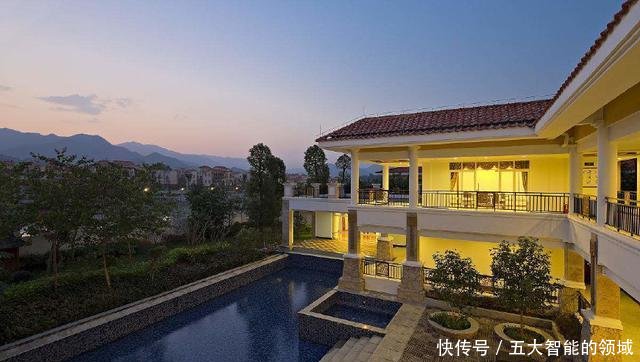 王宝强和赵丽颖老家房子对比,一个富丽堂皇,一