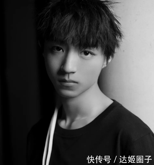 年纪虽小但成绩斐然的王俊凯,出道时却受到诸