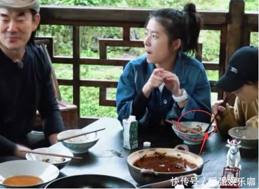 张子枫偷吃何蓝逗的剩菜,真实原因引网友热议,导演都看懵了! FG电子app下载
