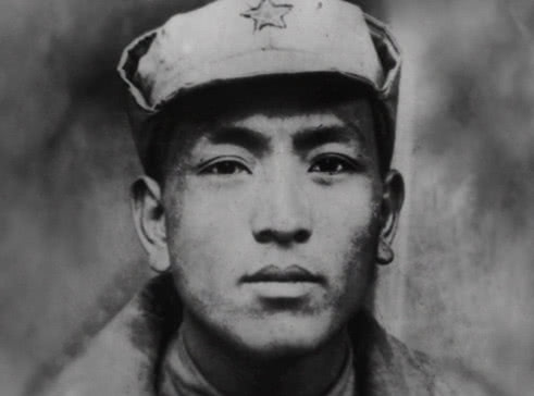 此人是开国元勋,没有军衔做却做了国防部长,是特警的创始人