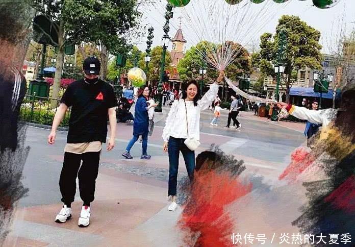 陈赫张子萱带女儿忙里偷闲出游,似结婚后再谈