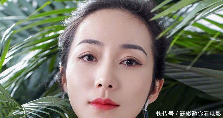 韩雪机场收到粉丝礼物, 看到价格后所做举动, 暴