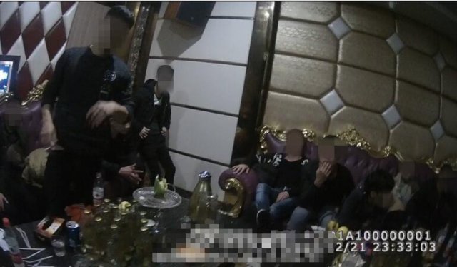 蕲春一ktv男女赤膊嗨歌 警方查出14名瘾君子