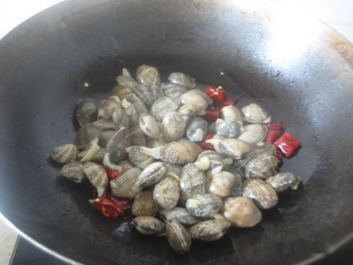 怎么挑选新鲜的花蚬子 t01056f35427847d36a.jpg