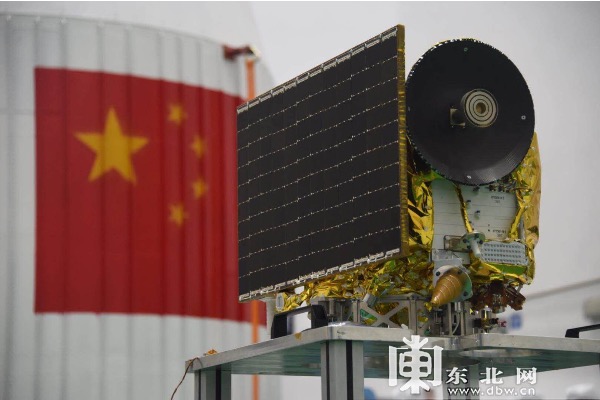 哈工大研制的\"龙江一号\"\"龙江二号\"卫星奔月了!