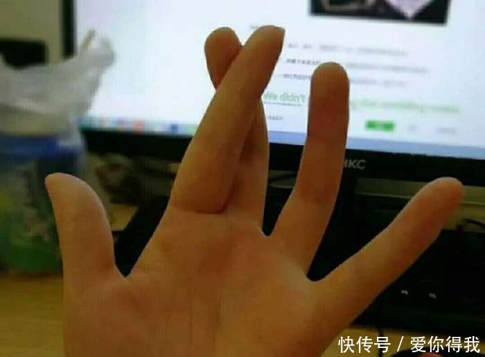 最近超火女生都在玩的表白手势!_【快资讯】