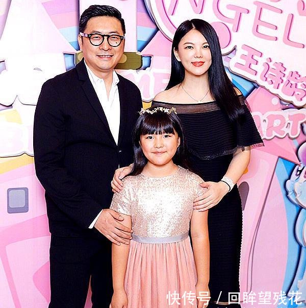 李湘晒女儿与刘欢合影,王诗龄的音乐启蒙教育