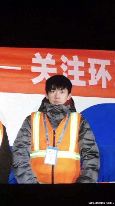 易烊千玺凌晨5点零下十度清扫街道: 第一次感