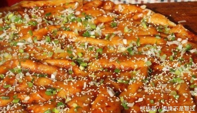 酱香饼酱香吃的秘制做法,最好酥脆又浓郁,流程自制糯米爆米花图片
