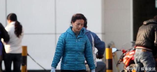 刘亦菲美女素颜外出,被妈妈称为武汉大美女多人克拉玛依的图片