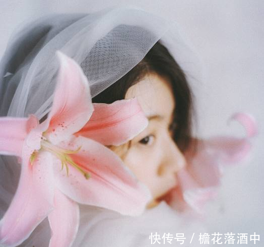 痘里面挤出来的白色东西是什么为什么会长痘痘