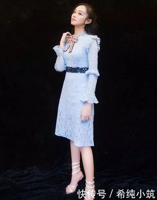 她是郑爽工作室旗下艺人,拍戏折断手指却不吭