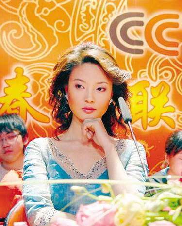 央视美女主持刘芳菲近况，曾卷入涉性/交易案，前男友用贿款帮她还贷