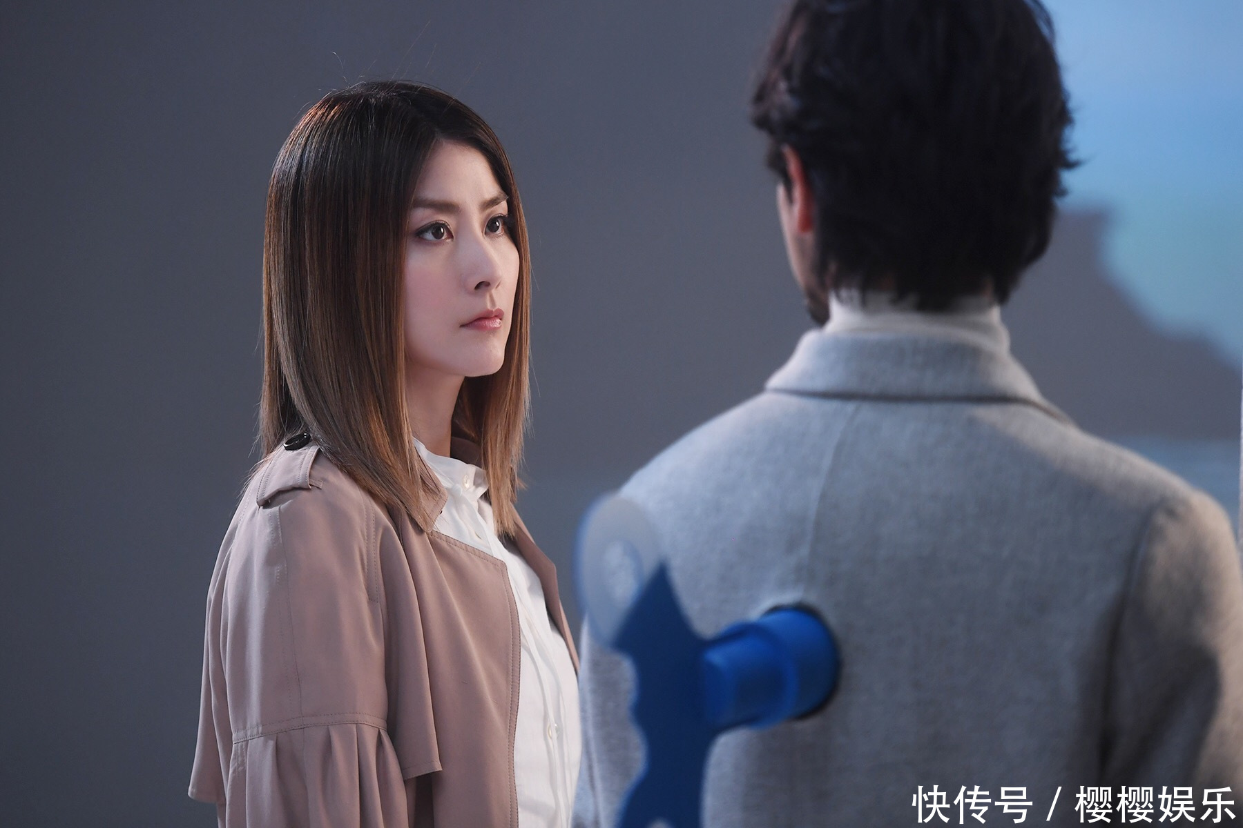 的冰美人 不管是二个人还是一个人都要学习爱