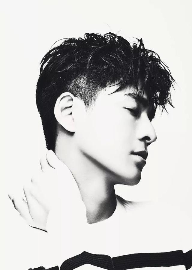 乔振宇粉丝指责杨洋海报换脸盗图!结果反被杨