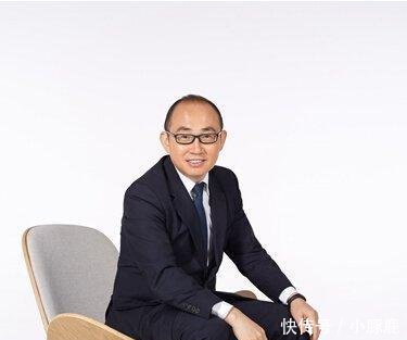 到女硕士后事业腾飞,今他把百亿财产送给老婆