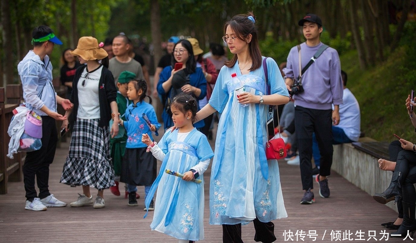 如今有人喜欢唐装汉服,为何日本人穿和服,中国