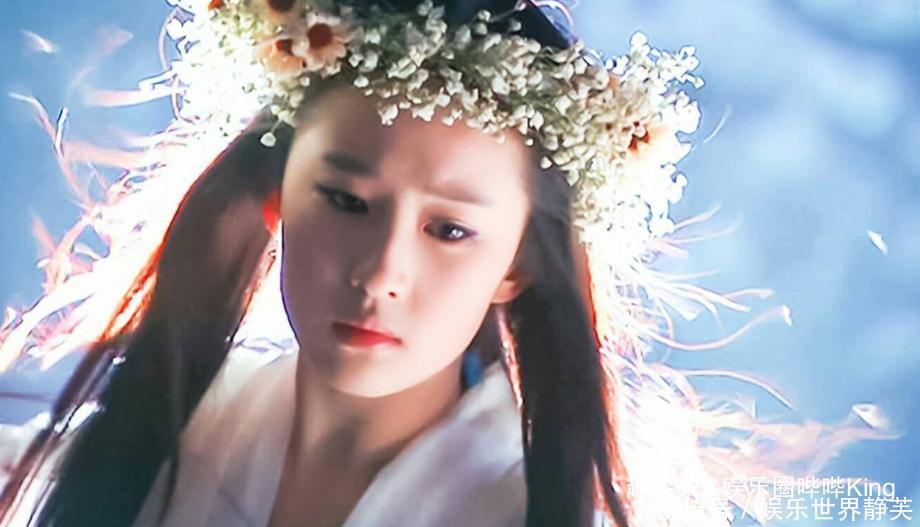 台媒曝刘亦菲家族照,女神曾自认全家最丑,阿姨