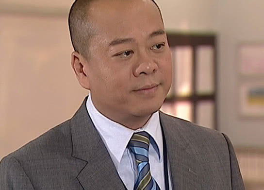 他是内地最受欢迎的香港男演员,妻子是澳门第