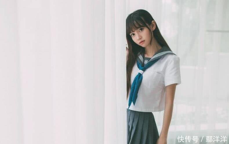 人像摄影:学生装素颜清纯刘海白高跟丝袜腿情趣美女美尤果网图片