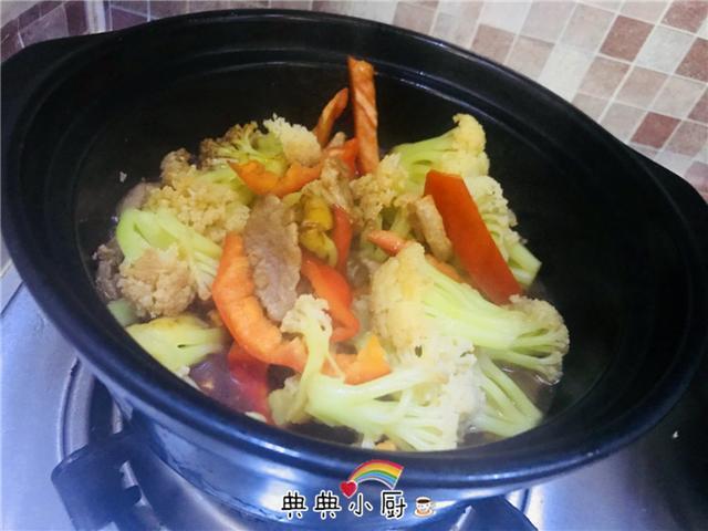烧花菜不放一滴水,但却又香又好吃,一盘没吃过瘾