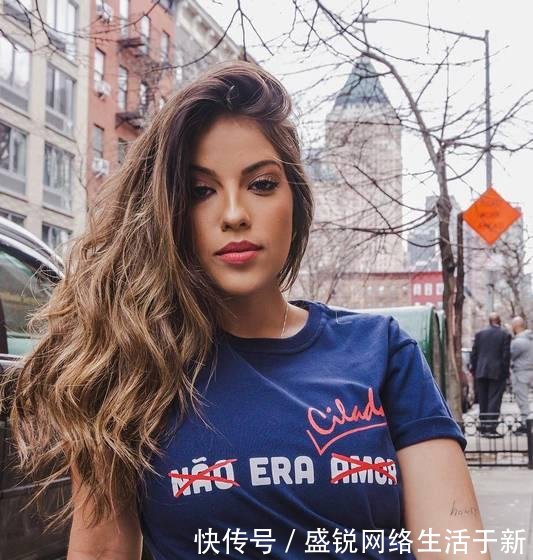 皇马18岁天才女友曝光!新大罗恋上美貌女星 一