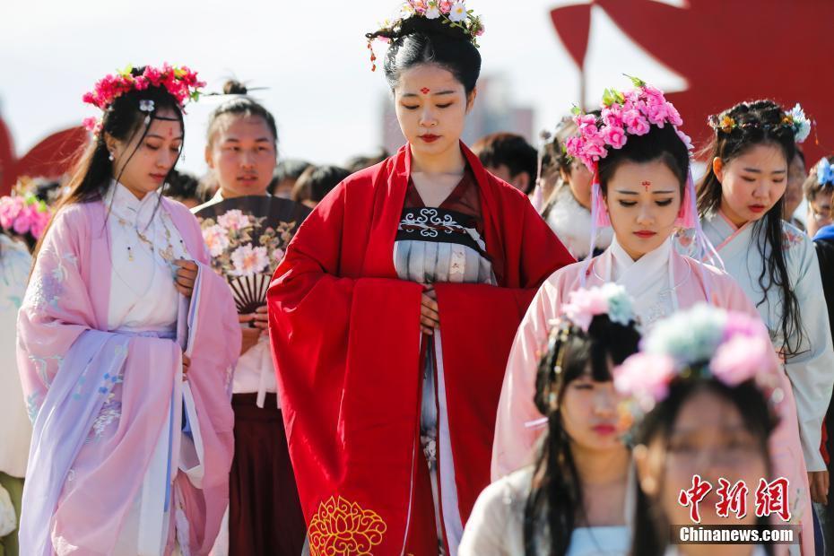 “花神节”到来 各地上演唯美“花神祭”