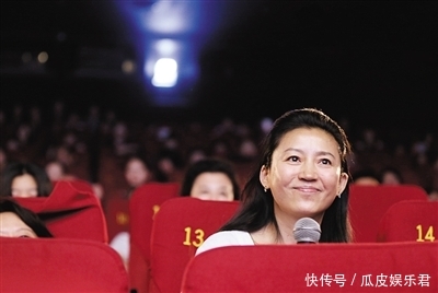 王小丫近照曝光,50岁素颜温婉美过董卿,两次婚