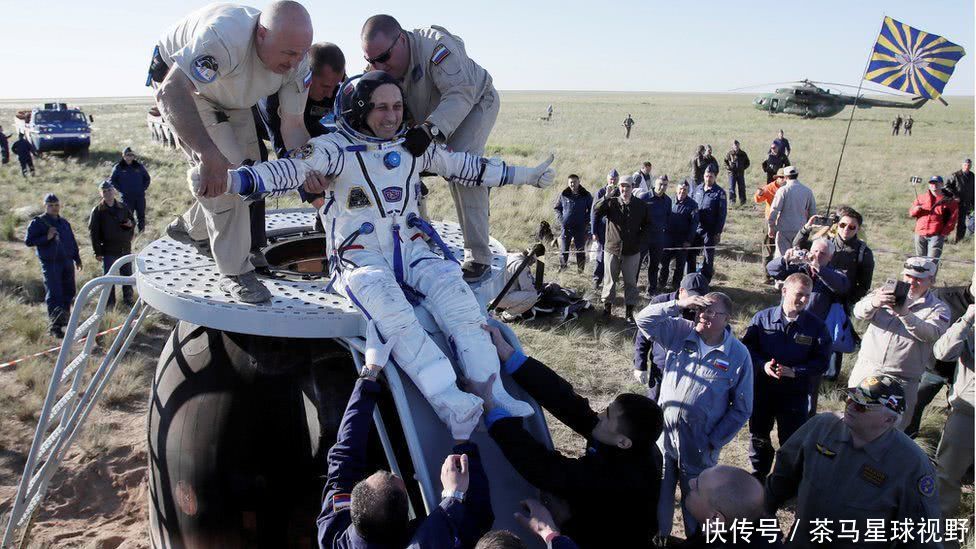 哈萨克大草原壮观景象,联盟号宇宙飞船搭载三名宇航员成功降落