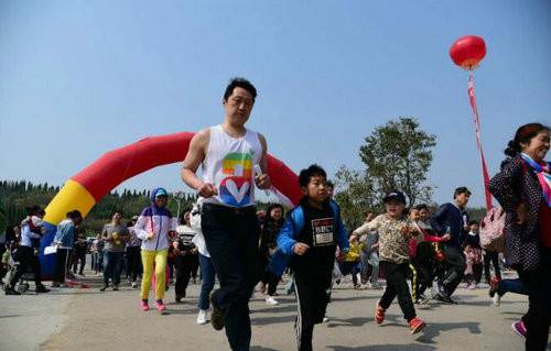 2018嵩县·陆浑湖桃花节开幕 阳春三月陆浑桃花成海 千人鱼宴趣味