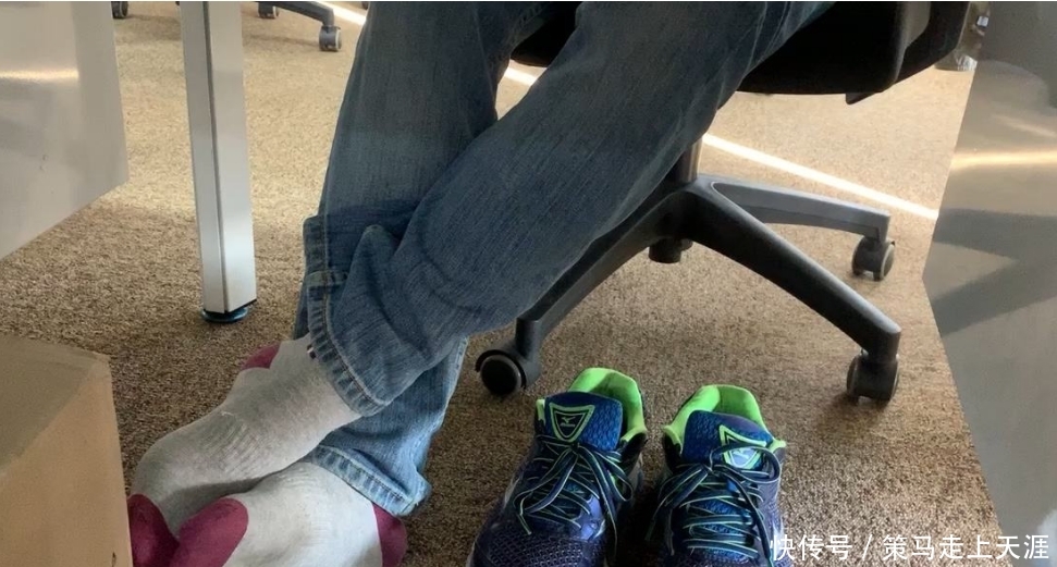 脚臭的人不知道自己的脚有异味吗?小护士