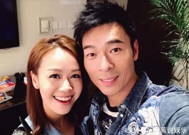 黄心颖2年前照片被扒!她靠许志安怀中开心吐舌