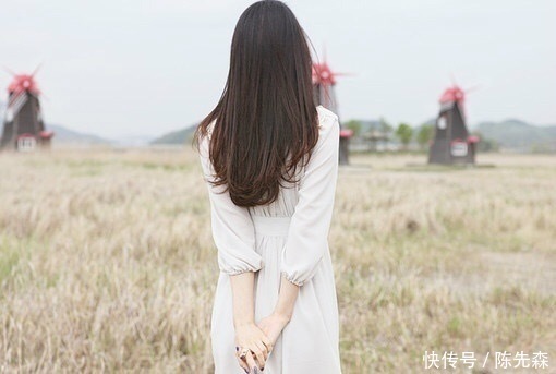 娶大我15岁的老婆,新婚夜床上摸到一东西,我吓倒在地惊恐万分