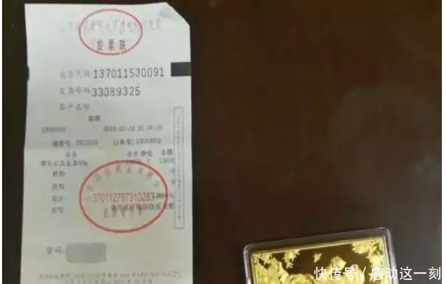 50块买个旧保险柜,打开暗格一看:金条、存折…