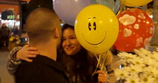 一支枪一个男人一个女人猜成语_看图猜成语(2)