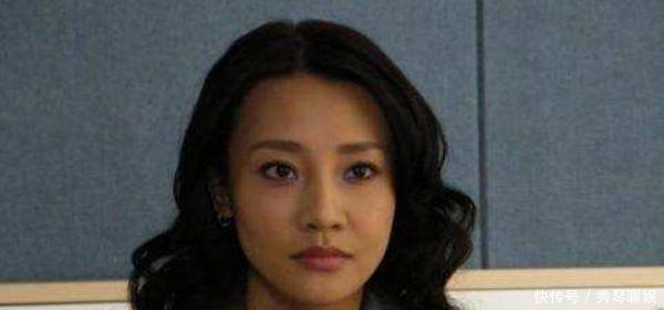 外摔倒何洁被偷拍裙底、赵丽颖飞出去、她不幸身亡