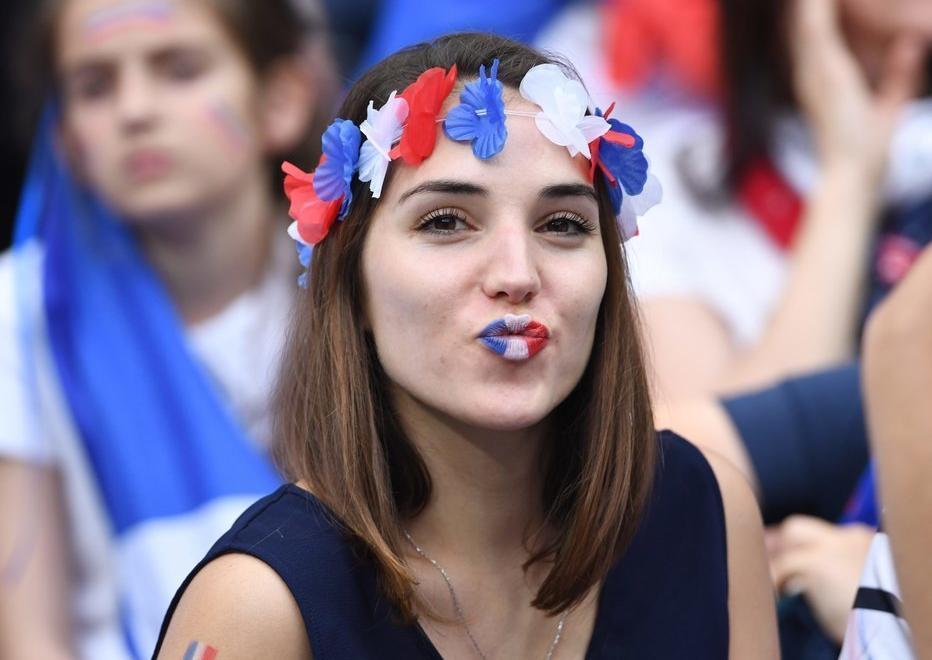 世界杯女球迷盘点:法国姑娘浪漫多情 这国美女颜值高
