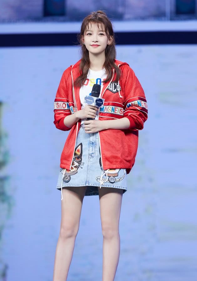 孙怡穿超短裙还叉这么开,大长腿碾压唐嫣,网友