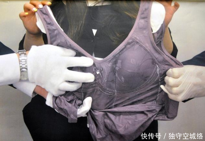 女子过安检，胸部大引起注意，脱掉后安检人员傻眼了！