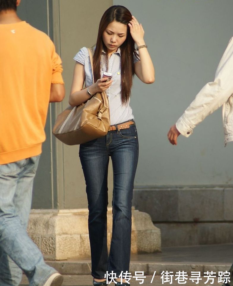街拍美女:图二身材好,图三有气质,图五更是一笑