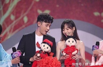 唐嫣否认怀孕后首晒照,穿猪猪毛衣配平底鞋:幸